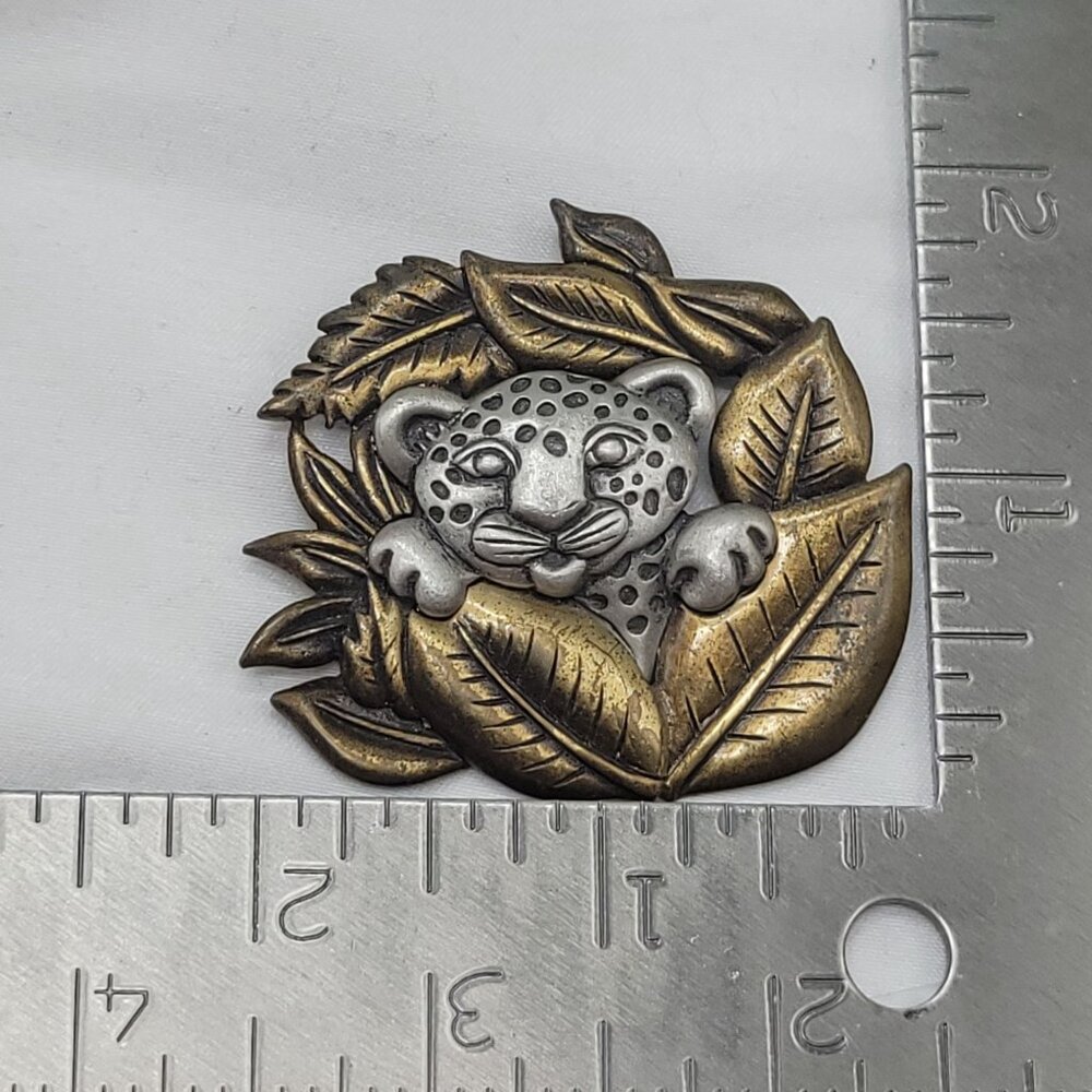 JJ Vintage Leopard Jungle Brooch Pin Pewter Brass Leaf Design Animal Jewelry - Picture 2 of 9